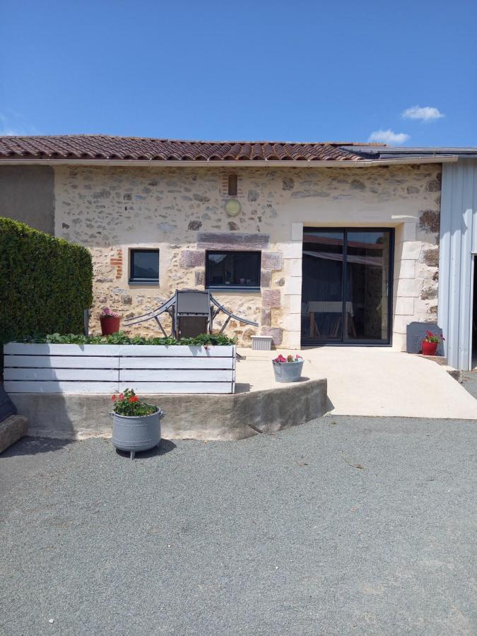 Gite La Petite Maison Montournais Exterior foto