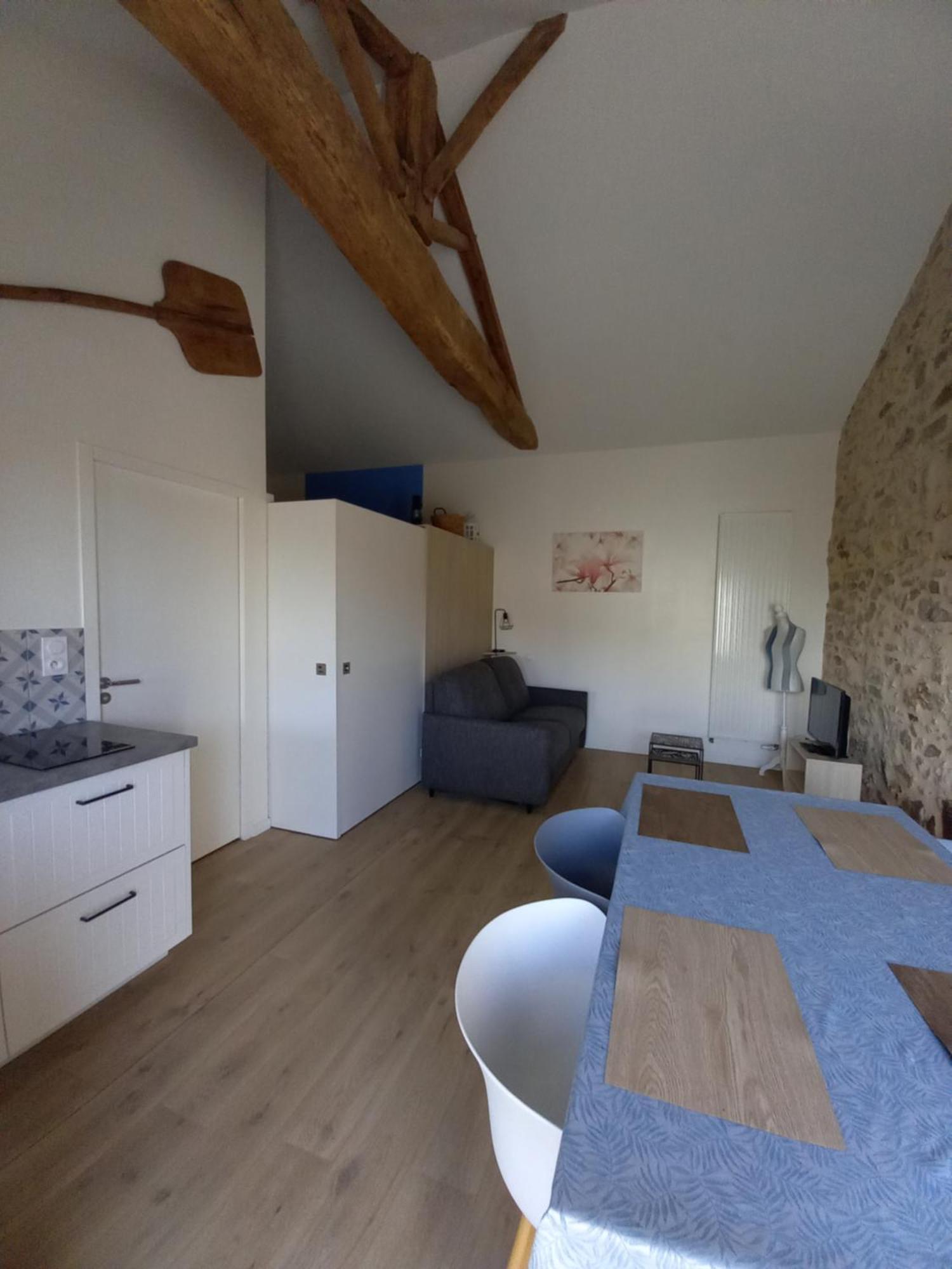 Gite La Petite Maison Montournais Exterior foto